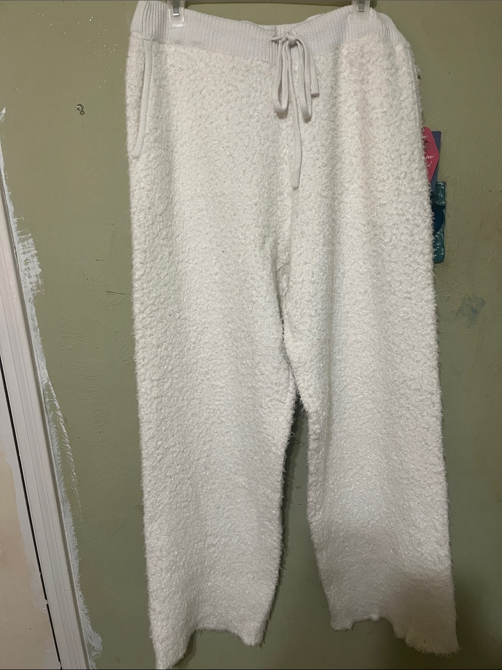 Universal Thread Plush White womans Jogger Pants